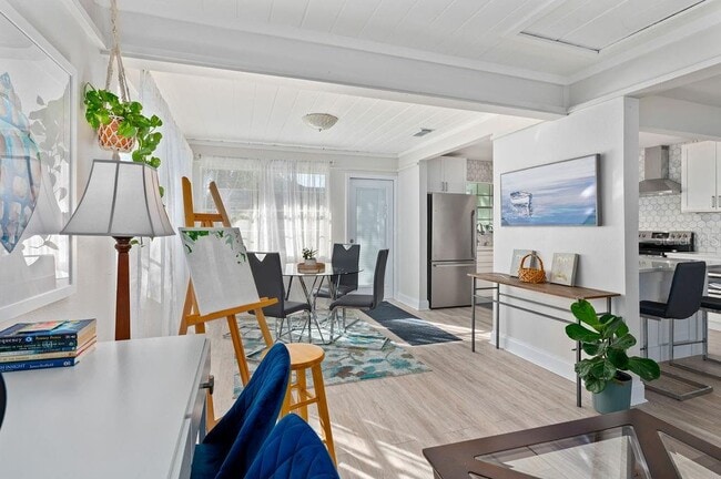 Building Photo - 2676 Martin St