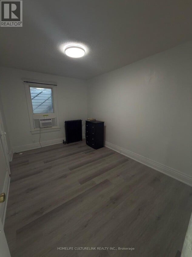 Photo du bâtiment - 737 Broadview Ave