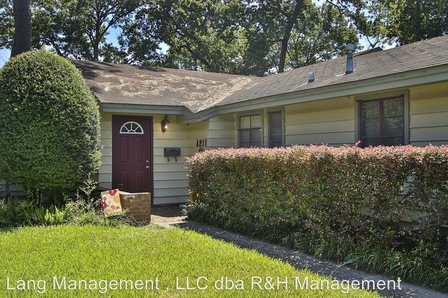 Building Photo - 2 br, 1.5 bath House - 4211 Ascot