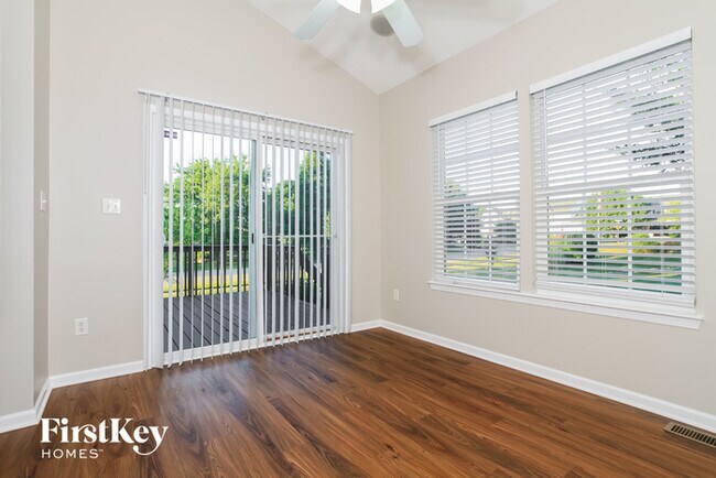 Foto del edificio - 5236 Man O War Dr