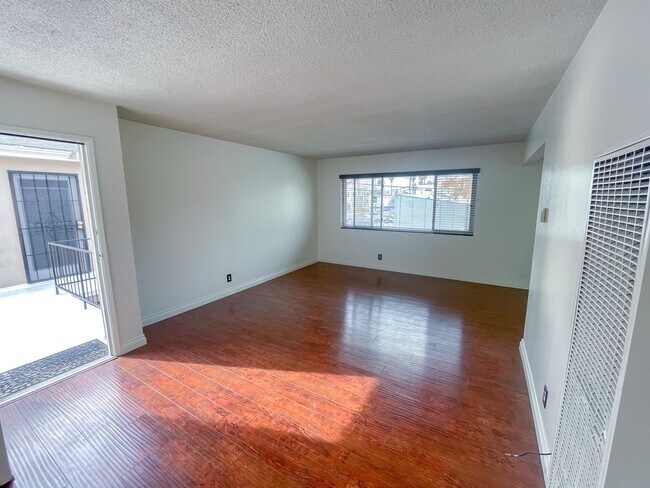 Foto del edificio - 3501 E 10th St