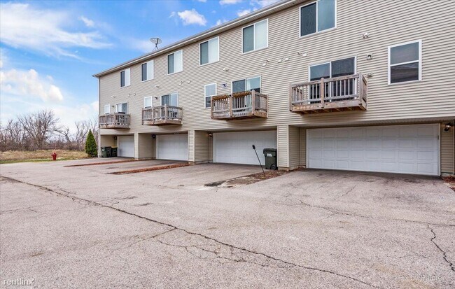 Foto del edificio - 3 br, 2.5 bath Townhome - 2270 Aurora Drive