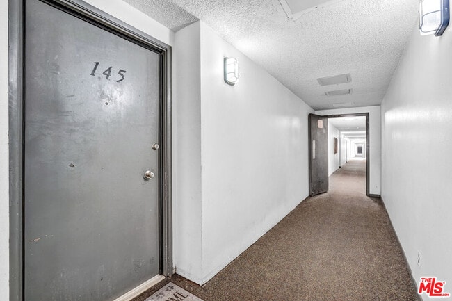 Foto del edificio - 18620 Hatteras St