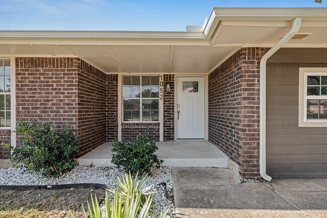 Foto del edificio - 1052 Hargis Ln