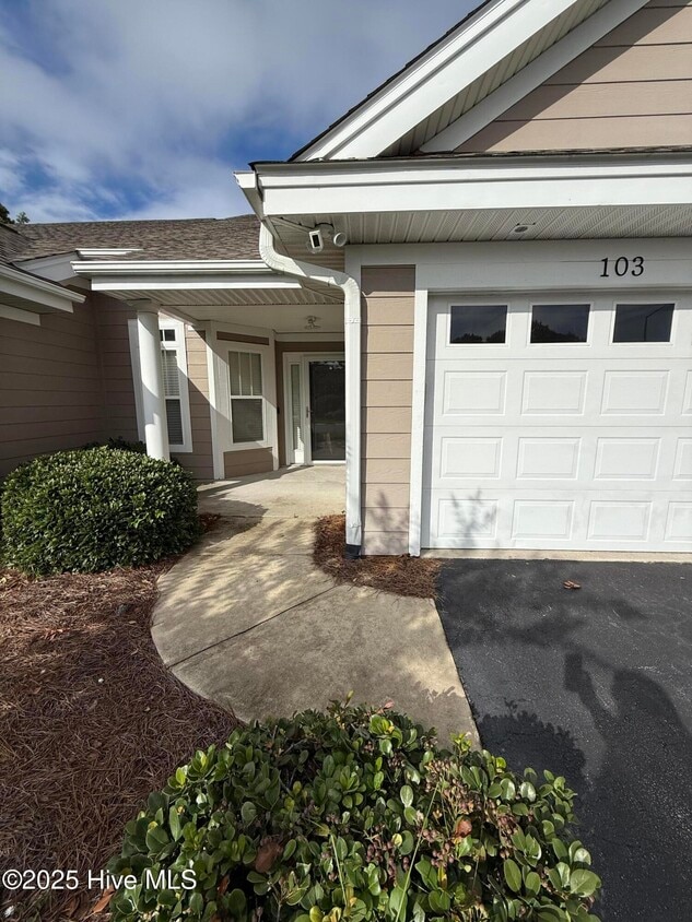 Building Photo - 103 Windchime Ct
