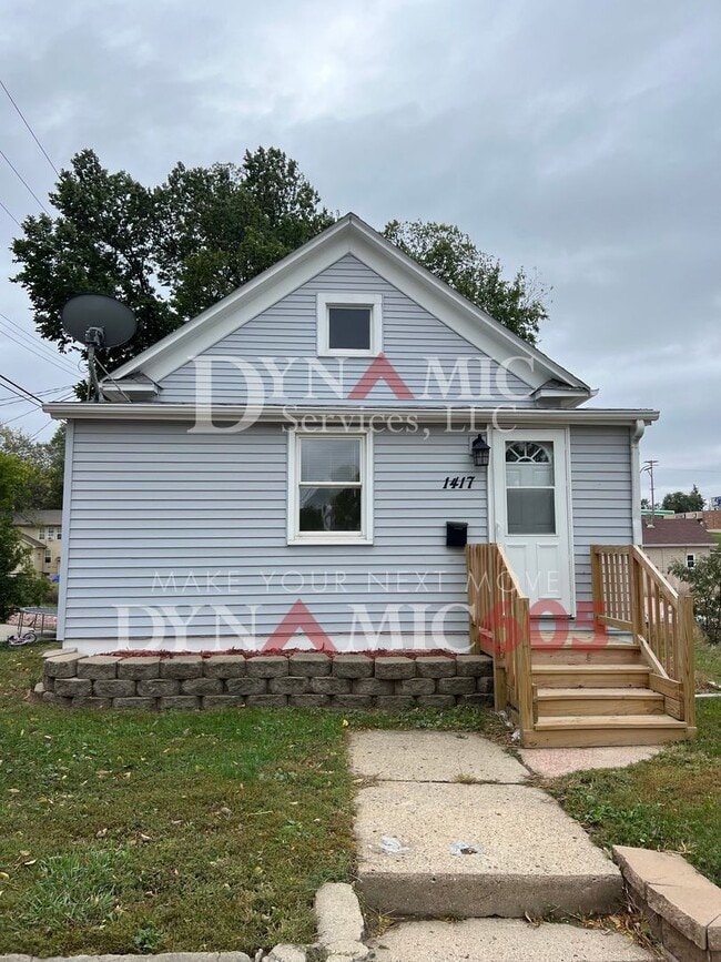 Building Photo - 1417 W 10th St