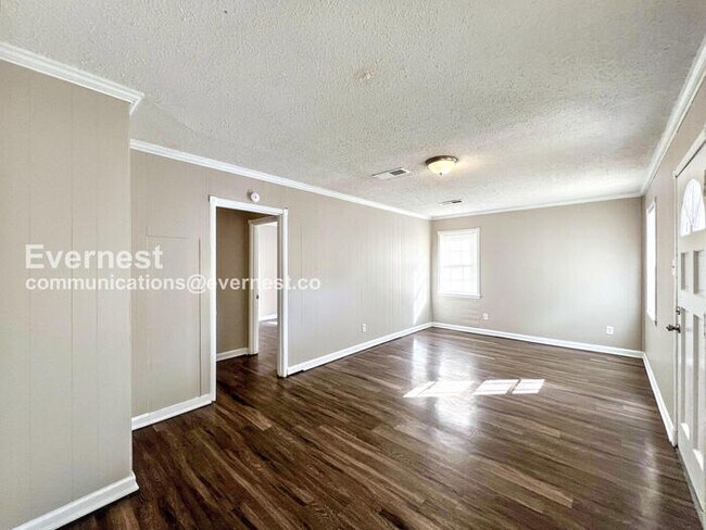 Foto del edificio - 3 Bed/2 Bath Home with Off Street Parking / Pet-Friendly / Vouchers Accepted / Available Now!