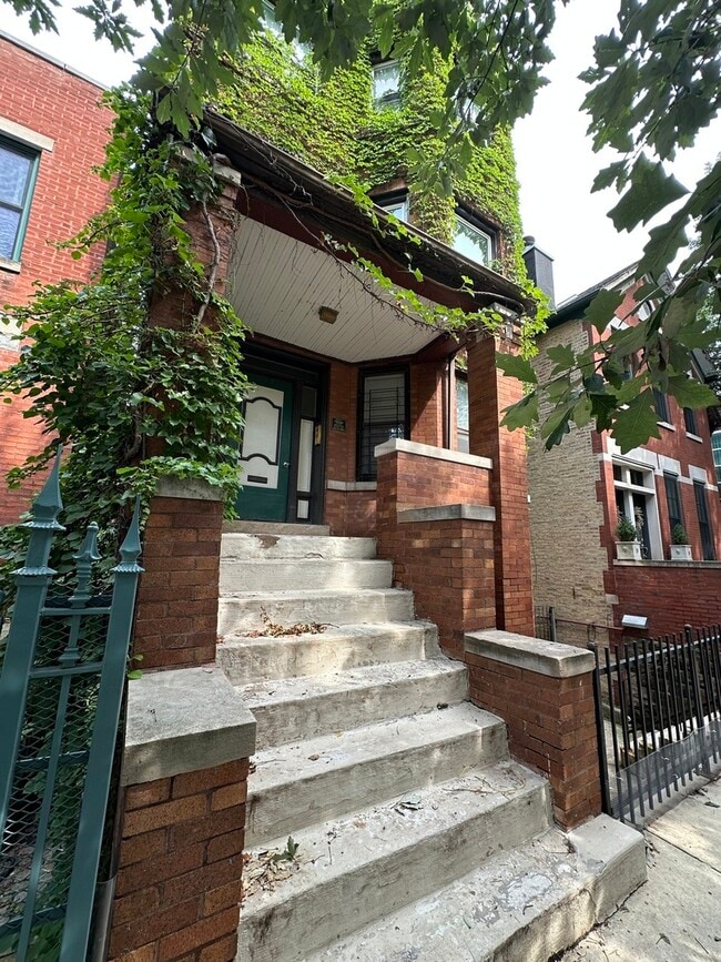 Building Photo - 1557 N Honore St