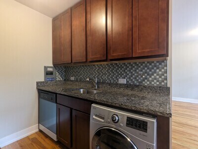 Foto del edificio - 510 W Briar Pl