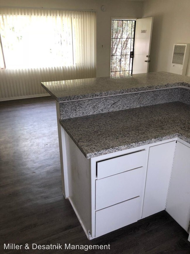 Foto del edificio - 5465 Alvern Cir