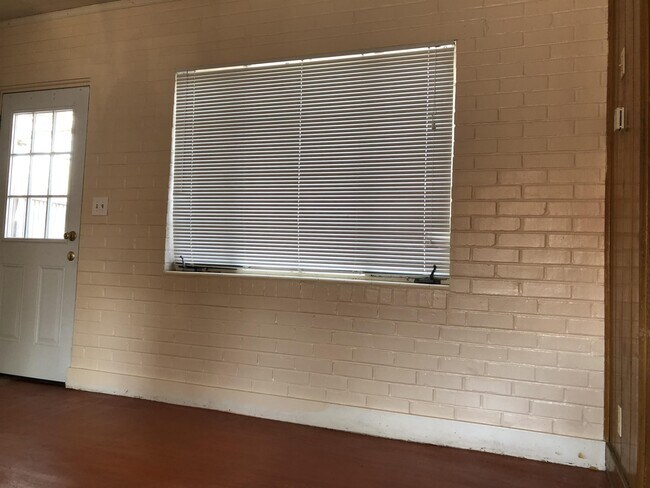 Foto del edificio - 1345 E 9th St