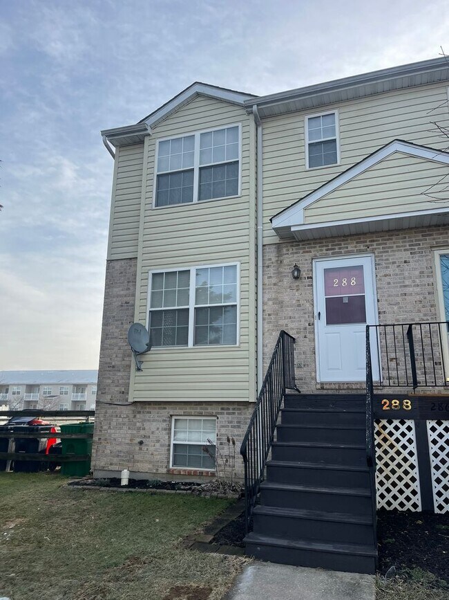 Foto del edificio - End Unit Townhome in Middletown Village