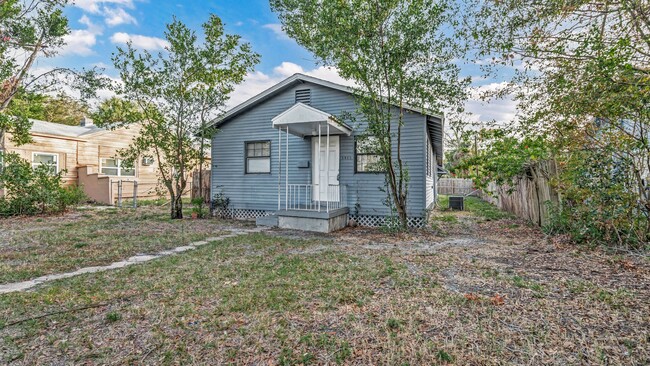 Building Photo - Charming 3bed/1bath Home in St Pete! Avail...