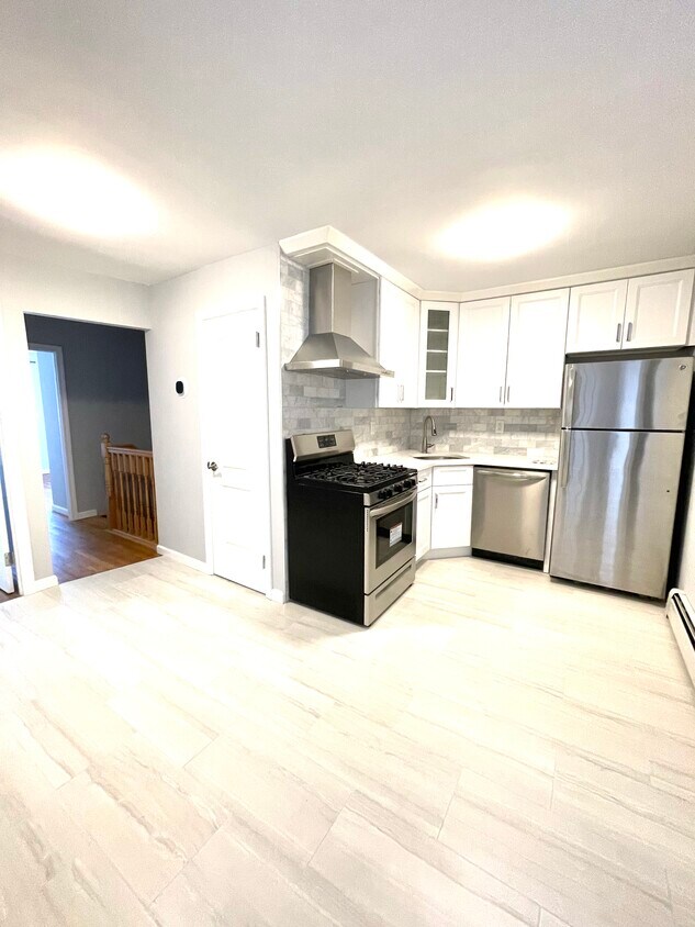 2245 38th St Unit Duplex, Astoria, NY 11105 Apartments in Astoria, NY