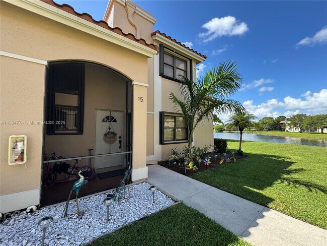 Foto del edificio - 573 Racquet Club Rd