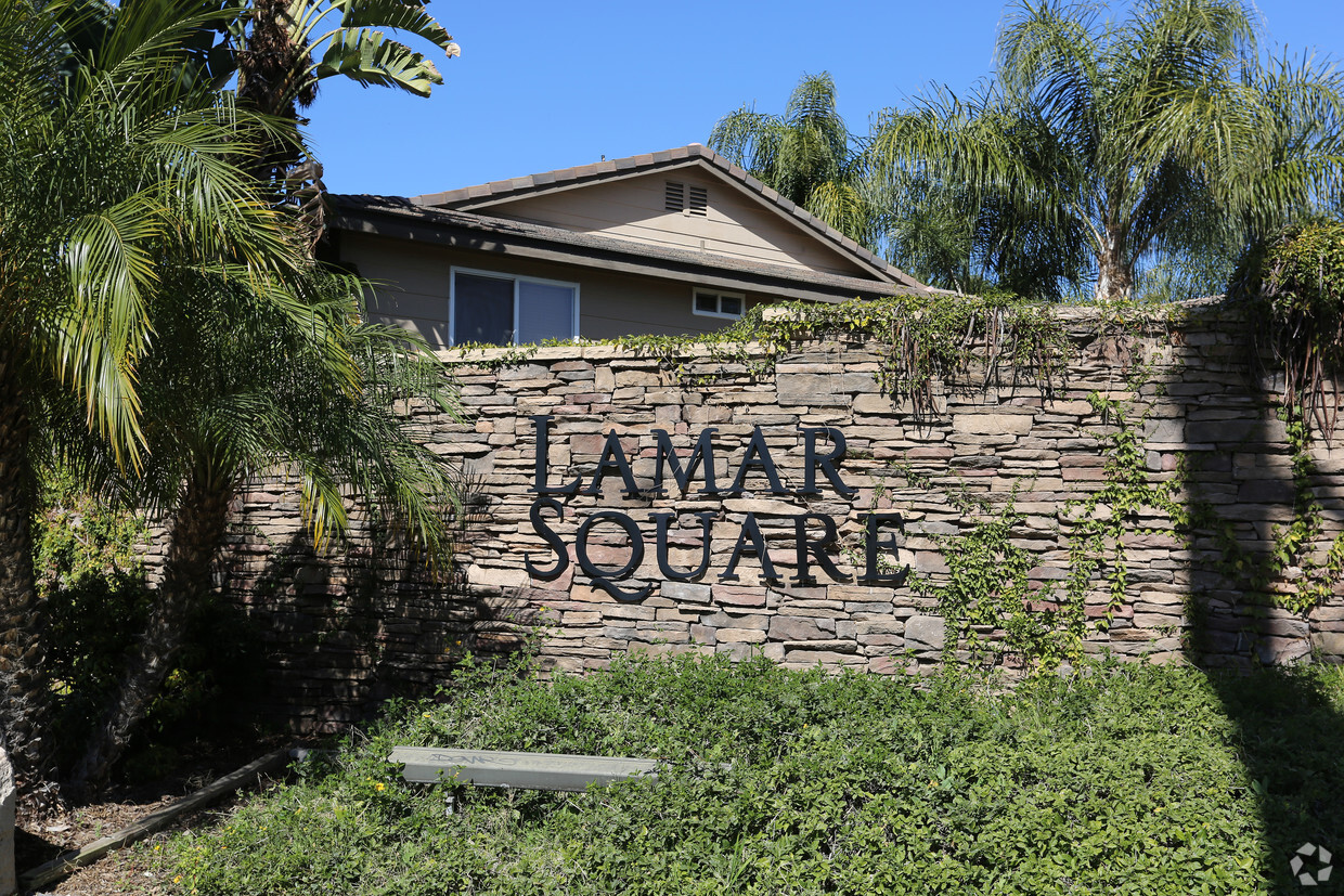 Primary Photo - Lamar Square