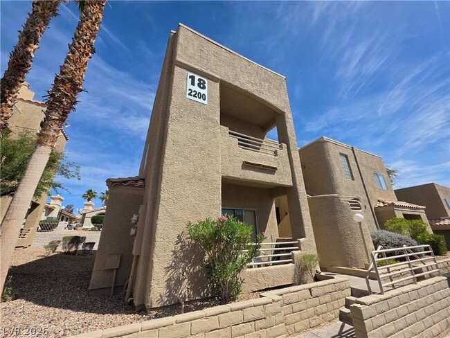 Building Photo - 2200 Highpointe Dr