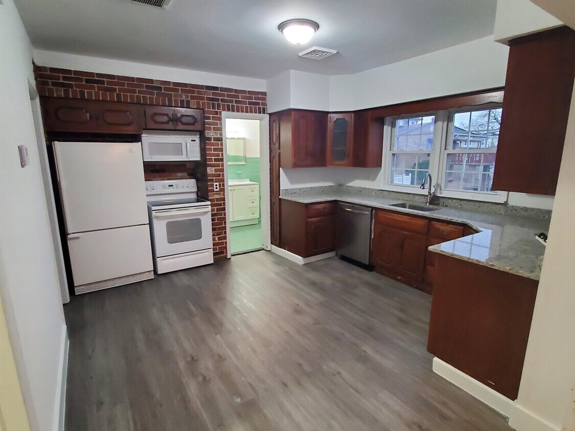 Primary Photo - 222 Orient Way