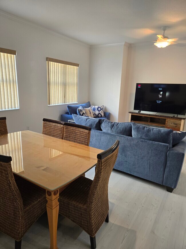 Foto del edificio - 1064 N Tamiami Trl