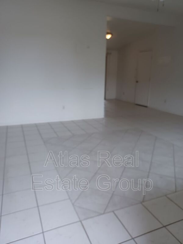 Foto del edificio - 7481 N Rasmussen Ave