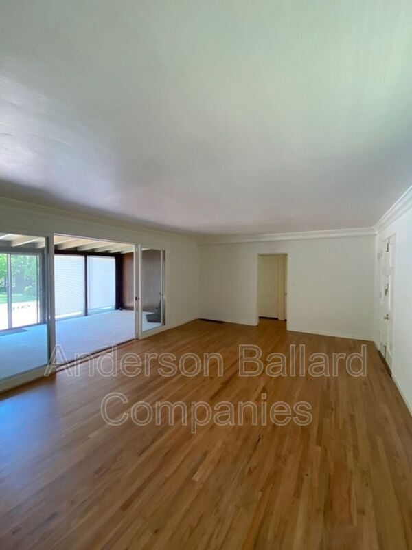 Foto del edificio - 5118 Oakwood Ave