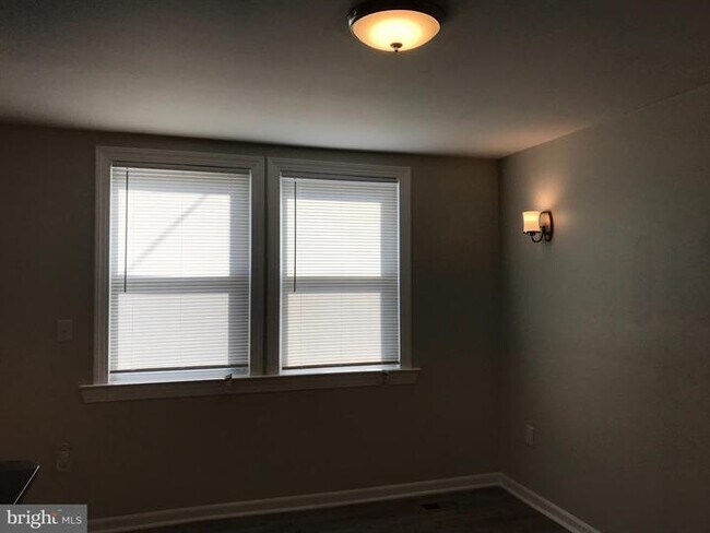 Foto del edificio - 1003 E Lake Avenue