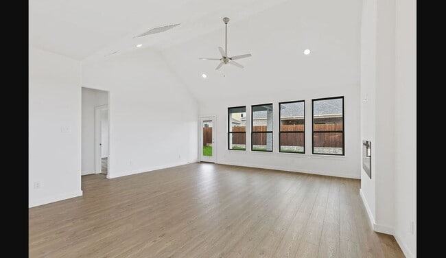 Foto del edificio - 1111 Birchwood Ln