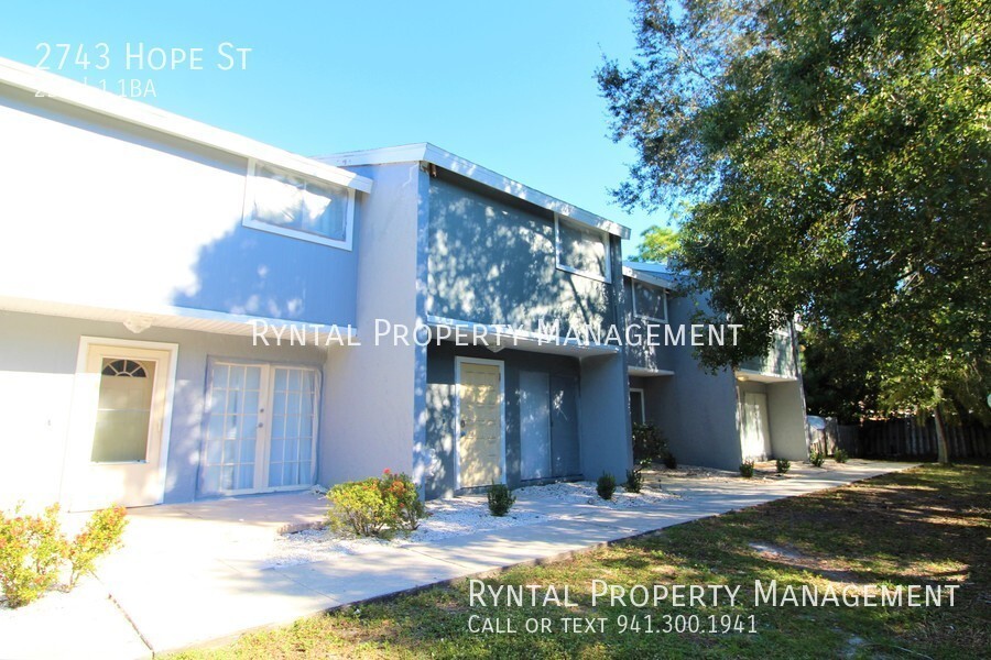 Foto principal - 2/1.5 Townhome in South Sarasota!