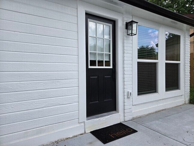 Foto del edificio - 4411 Dovewood Dr