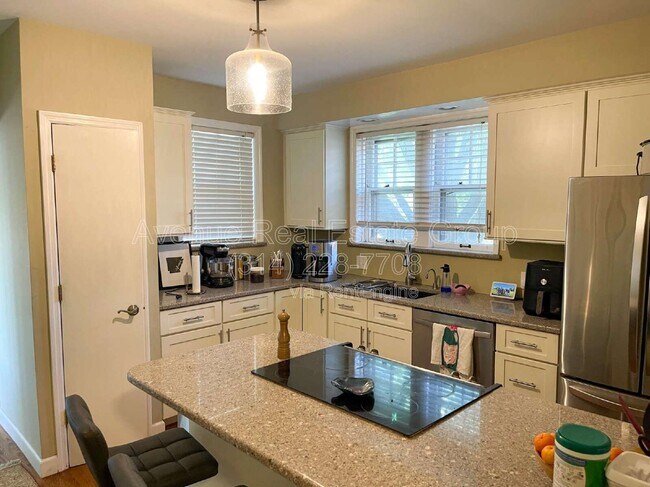 Foto del edificio - 6644 Sutherland Ave