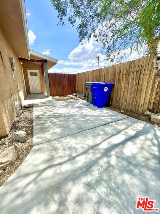 Foto del edificio - 6587 Oasis Ave