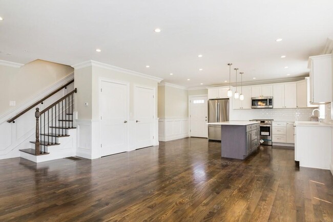 Building Photo - 39 Juniper St