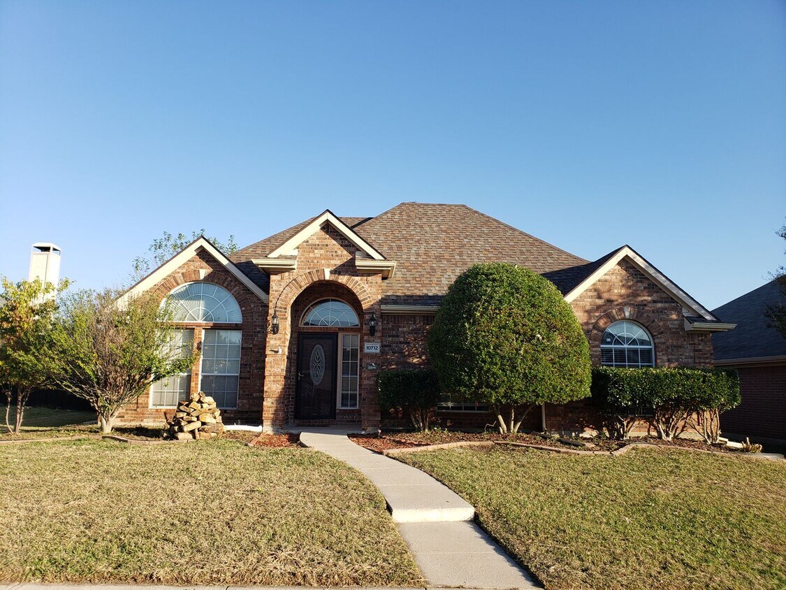 Primary Photo - Frisco, 4 beds house -Located next Main st...