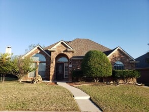 Building Photo - 10712 Red Cedar Dr