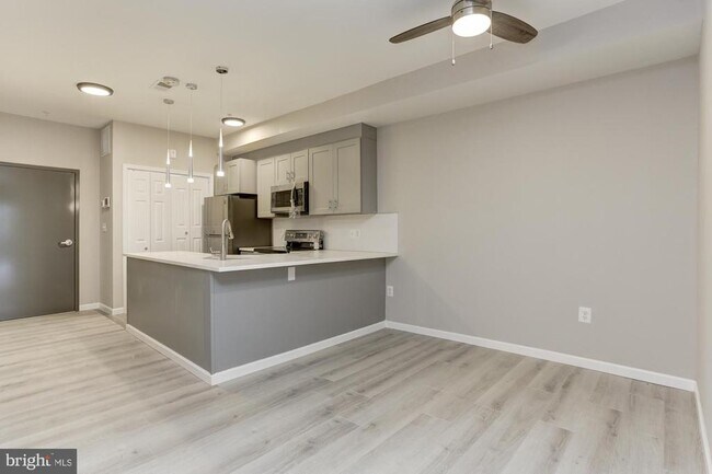 Building Photo - 400 N Highland Ave