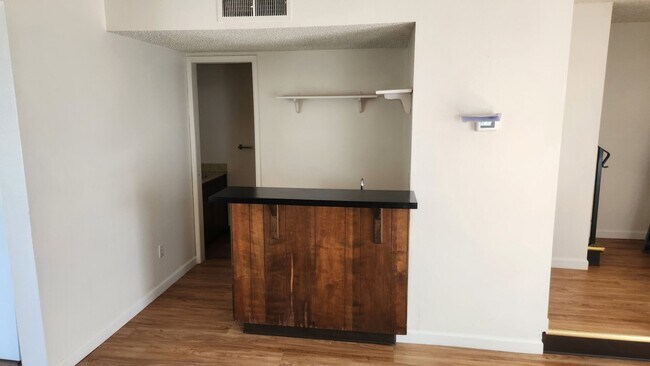 Foto del edificio - Updated 2 bedroom 2 bathroom condo