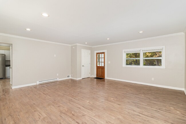 Building Photo - 6416 Walnut Dr