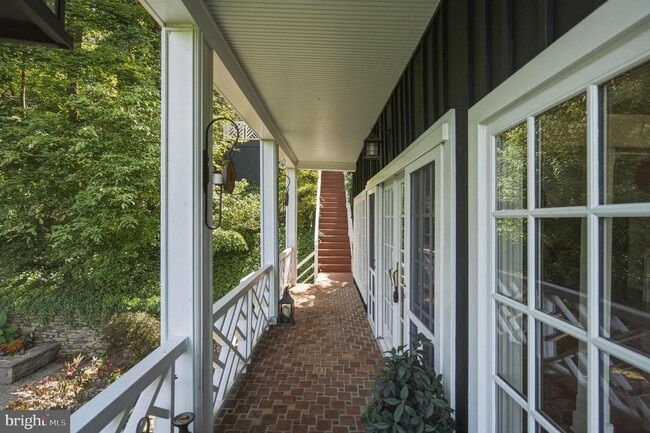 Building Photo - 3610 River Rd