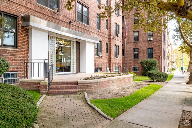 Building Photo - 8431 Van Wyck Expy