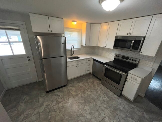 Building Photo - 112 Brookside Cir