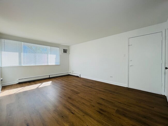 Building Photo - 8806 Briar Ct