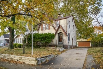 Building Photo - 409 E Melbourne Ave