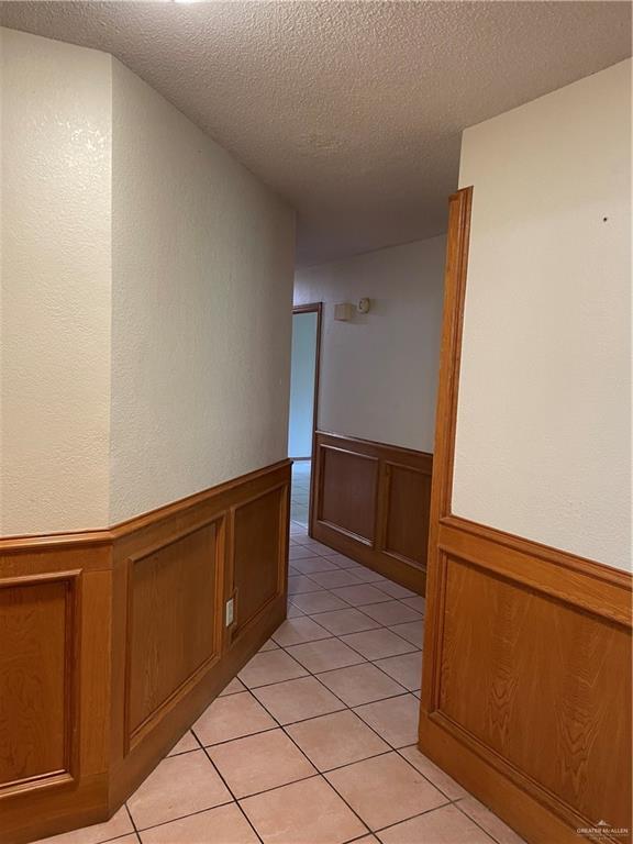 Building Photo - 2711 Southridge Dr