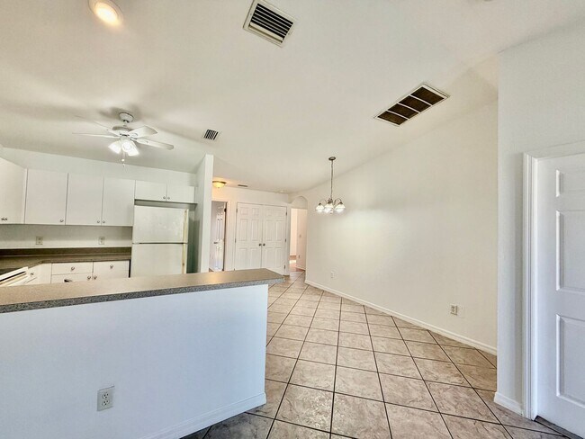 Building Photo - Well-maintained 3-bedroom, 2-bathroom, fenced and Flexible Lease Terms available duplex located i...