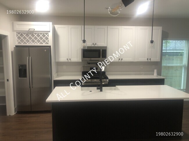 Foto del edificio - 3217 Credenza Rd