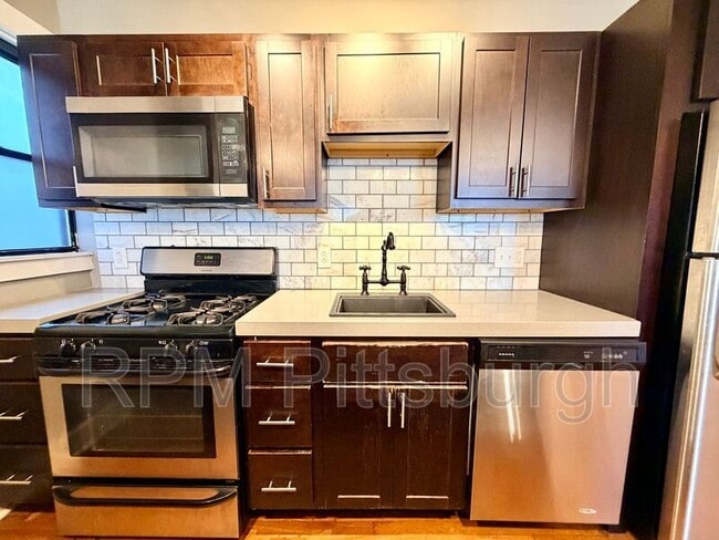 Foto del edificio - 5612 Beacon St