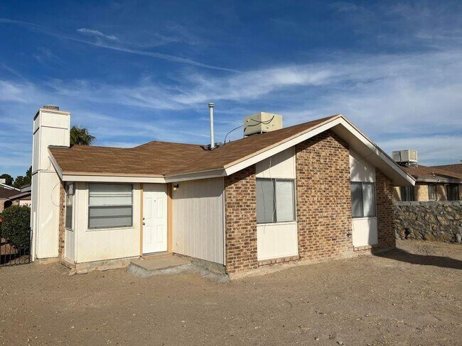 Building Photo - 11812 Tracy Austin Ln