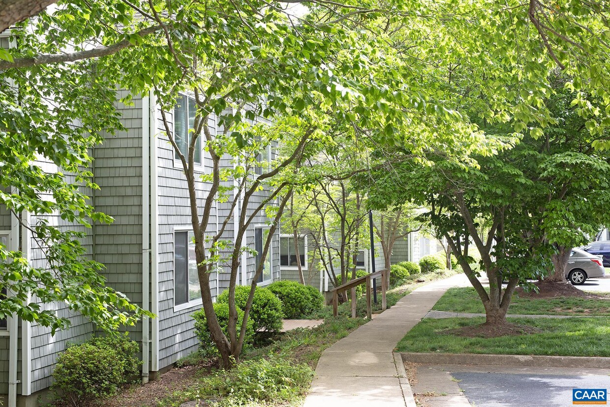 Primary Photo - 1230 Clifden Green