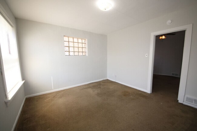 Building Photo - 4925-4927 Eichelberger St.