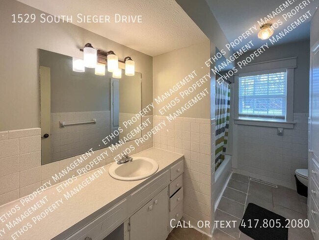 Foto del edificio - Midtown 3 Bedroom/2 Bath Home